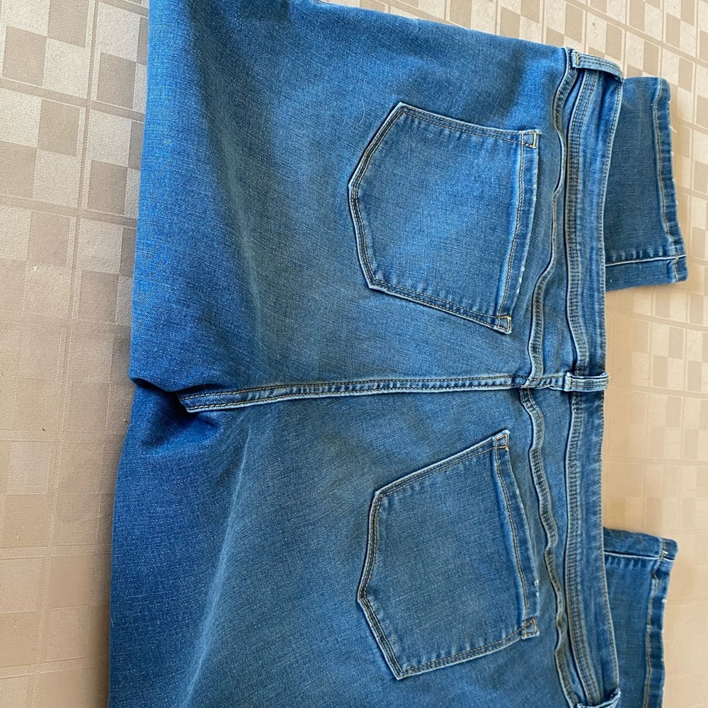 EUC Torrid Crop Jeans Womens Plus 20 medium Wash 42 X 23.5 Midfit Super Skinny - Picture 5 of 6